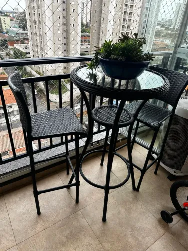 Mesa bistrô e cadeiras