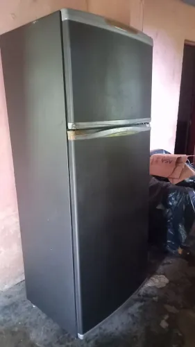 Geladeira BRASTEMP FROST FREE 380 Lts, 1.000 reais a vista, bom estado,funções normais