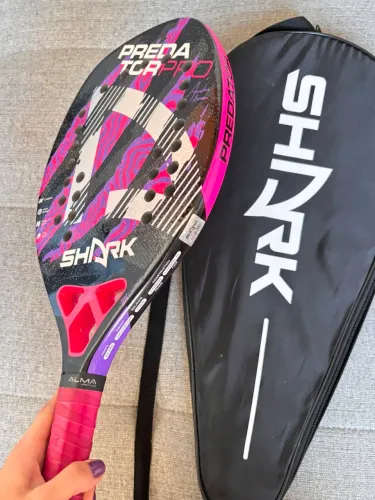 Raquete Shark predator 22mm Usada pouquíssimas vezes cor preto, roxo e rosa