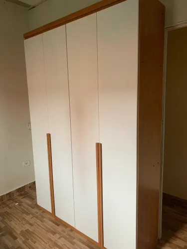 Guarda roupas semi novo