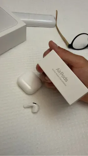 Airpods 4 com cancelamento de ruídos