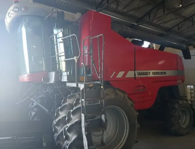 Colheitadeira Massey Ferguson 5690