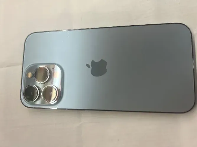 Vendo iPhone 13 Pro com senha bloqueada