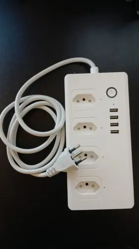Tomada Inteligente Tuya Wi-Fi Filtro de Linha 4 tomadas 10A + USB