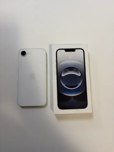 iPhone 16e