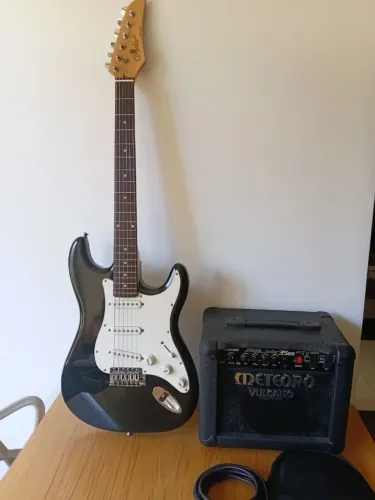 Guitarra estratocaster amplificador 