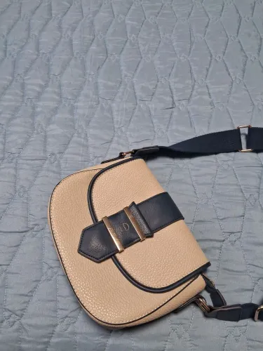 Bolsa elegante por 300reais 