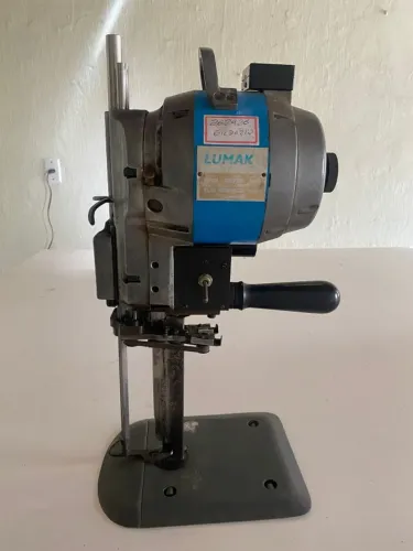 Máquina de cortar tecido