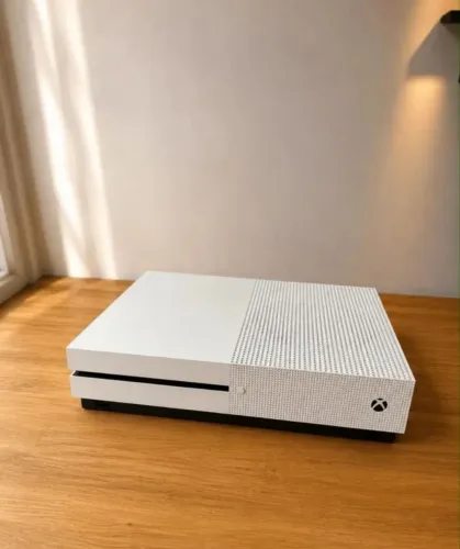 Xbox one s + 2 controles originais,+ jogos GTA V e FIFA 25