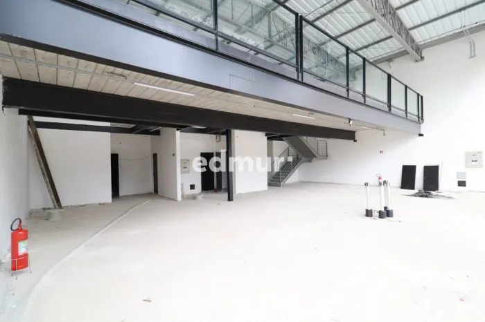 SALÃO para ALUGUEL com 300m² no bairro Vila Assunção com 0 quartos e 5 vagas. Santo André,