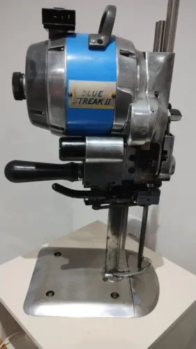 Máquina de Cortar Tecido Faca 8? Eastman Blue Streak II 110V Usada