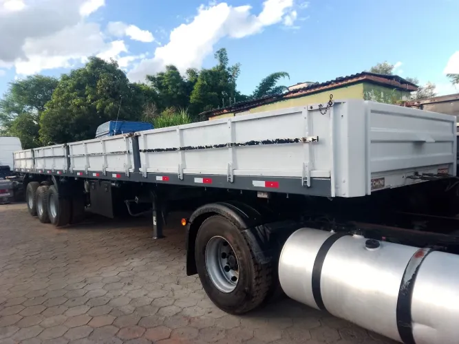 Carreta Fachini 3 eixos 