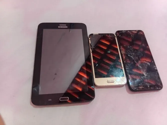 Um Tablet Samsung , Samsung mini e um lg k40 com defeitos