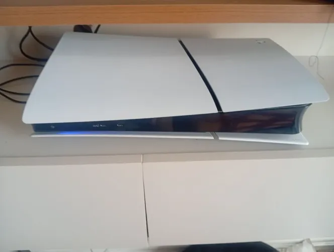 Vendo PS5 mídia digital pouco tempo de uso.
