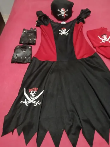 Vendo fantasia de pirata feminina