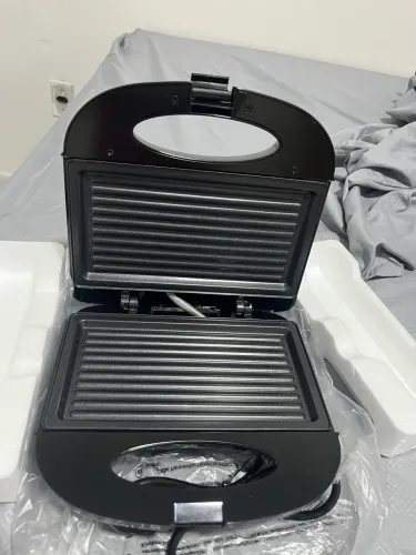Panela pressão 4,5l e sanduicheira , ambas novas e na caixa.