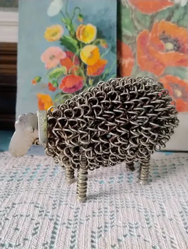 Ovelhinha de metal trançado decorativa vintage