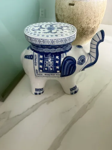 Elefante Oriental Azul e Branco em Porcelana - Banco Decorativo Premium