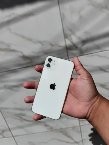 Iphone 11 64 GB pra vender logo