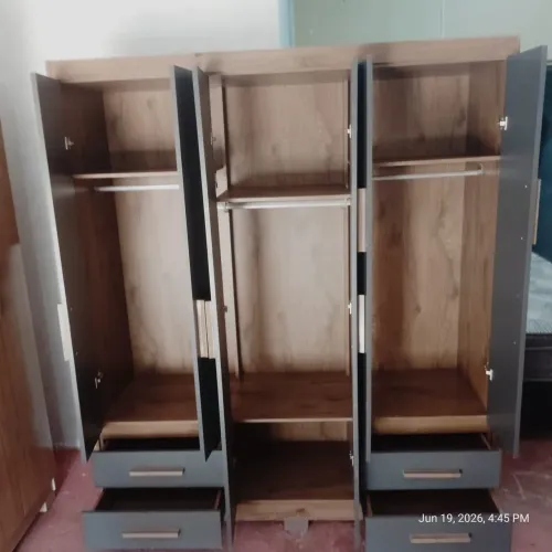 Guarda roupa semi novo
