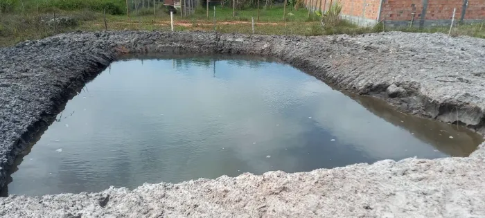 Vendo terreno com um vão para guardar ferramentas lote medindo 20 X 150 