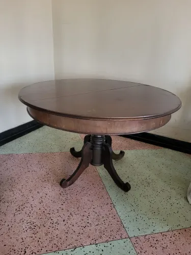 Mesa de madeira maciça
