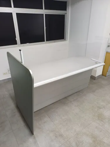 balcão de recepção com Acrílico 