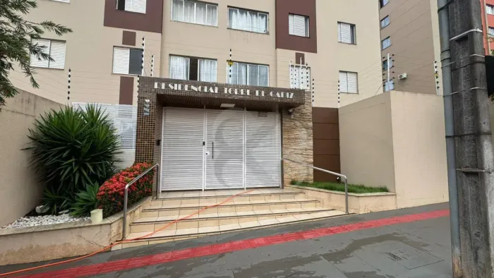 Apartamento com 3 dormitórios (1 suíte) para alugar, 66 m² por R$ 2.350/mês - Centro - Lon
