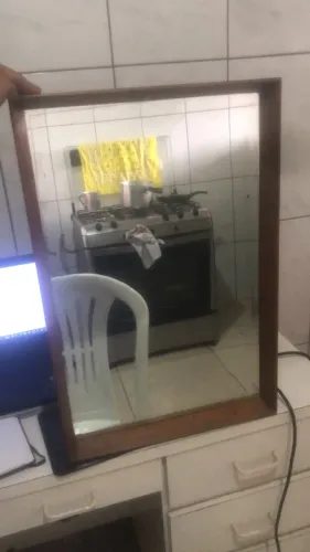 Espelho com Moldura de Madeira Maciça
