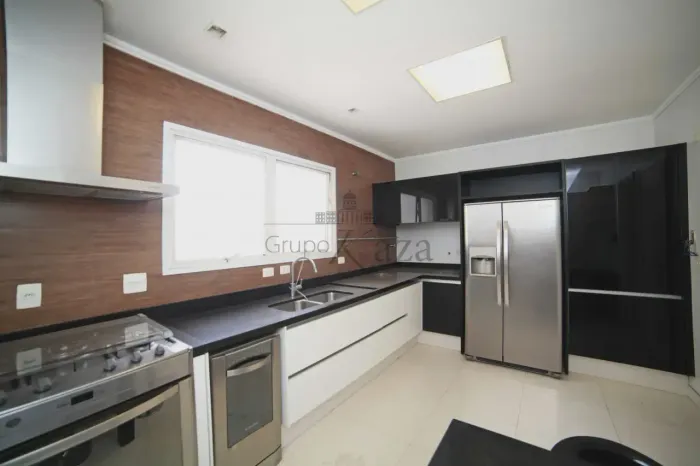 Cobertura - Jardim Paulista - 4 Dormitórios - 360m².