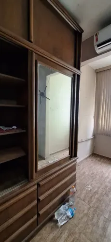 Excelente apto. Porcelanato, internet. Ar condicionado...