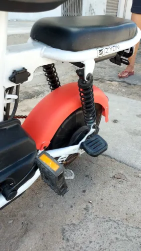 Moto elétrica quase nova.