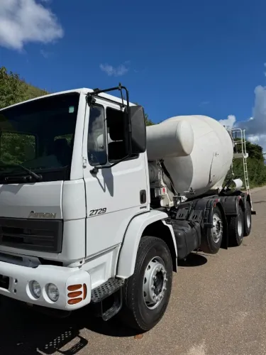 Caminhão betoneira Mercedes 2729 8x4