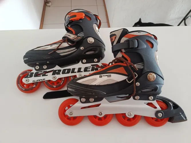 Patins semi novo