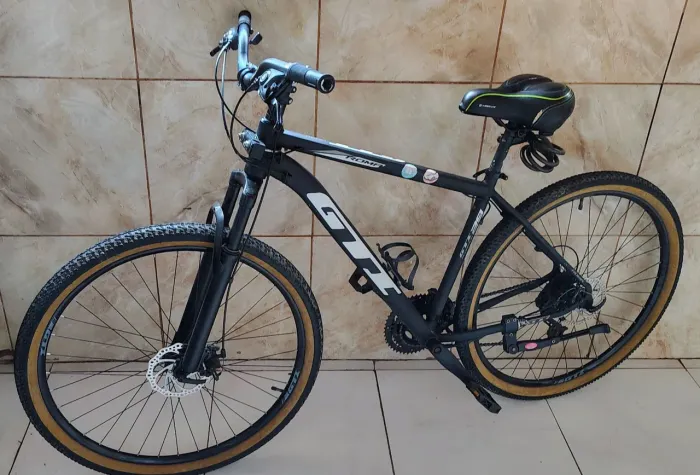 Bicicleta aro 29 seminova, quadro 19