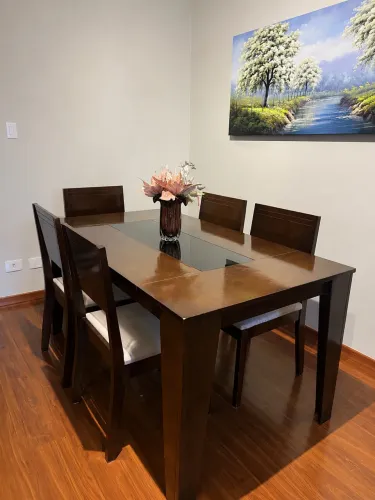 Mesa de Jantar de Madeira 5 Lugares com Detalhe em Vidro