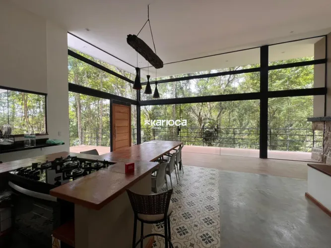 Casa com 3 dormitórios e churrasqueira dentro do condomínio Pousada das Araras - Petrópoli