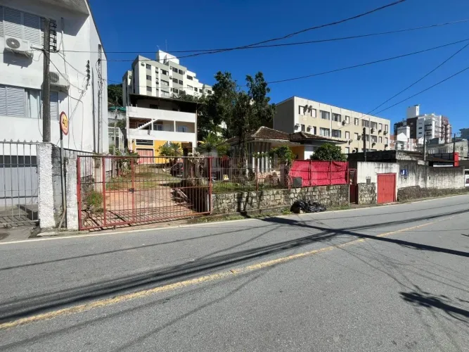Terreno com 800 m² próximo a Baira Mar Norte