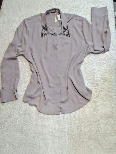 Camisa Feminina Social Gola com Pedraria