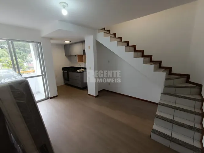 Excelente apartamento de 1 dormitório para locação no bairro Carvoeira!