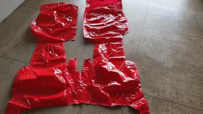 Tapete verniz para o astra vermelho