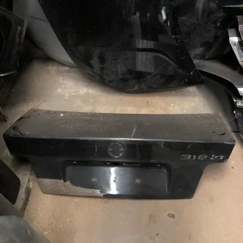 Tampa Traseira Bmw E90 318 320 323 325 328 1992 ate 1997