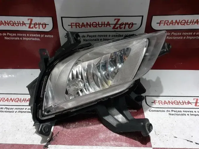 Farol de milha Kia Cerato 2015/ lado direito.