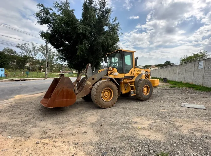Pá carregadeira Volvo L90 2015