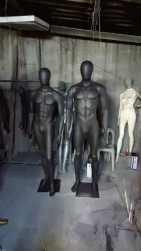 Manequim masculino negro