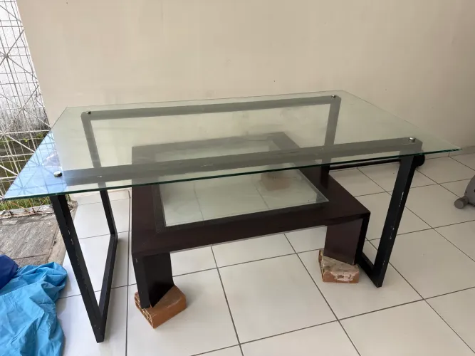 Mesa de vidro - base metalon