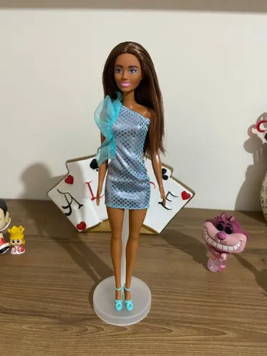 Boneca Barbie Fashionista Vestido Glitter Morena