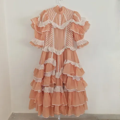 Vestido de prenda gaúcha com babados cor salmão 