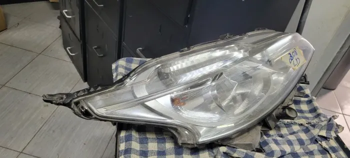 Farol Direito Peugeot 208 15/19 original