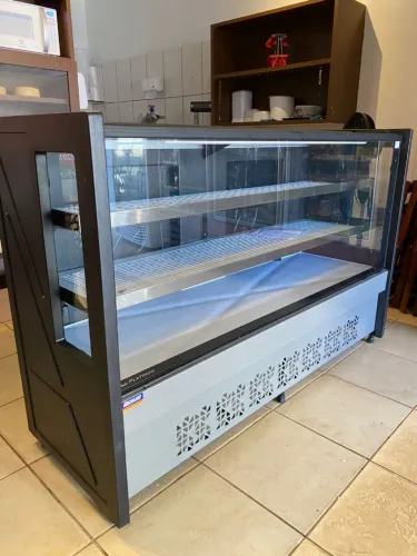 Balcão Refrigerado Polar para bebidas 1.75mt - novo